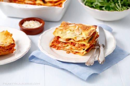 lasagne z mięsnym sosem
