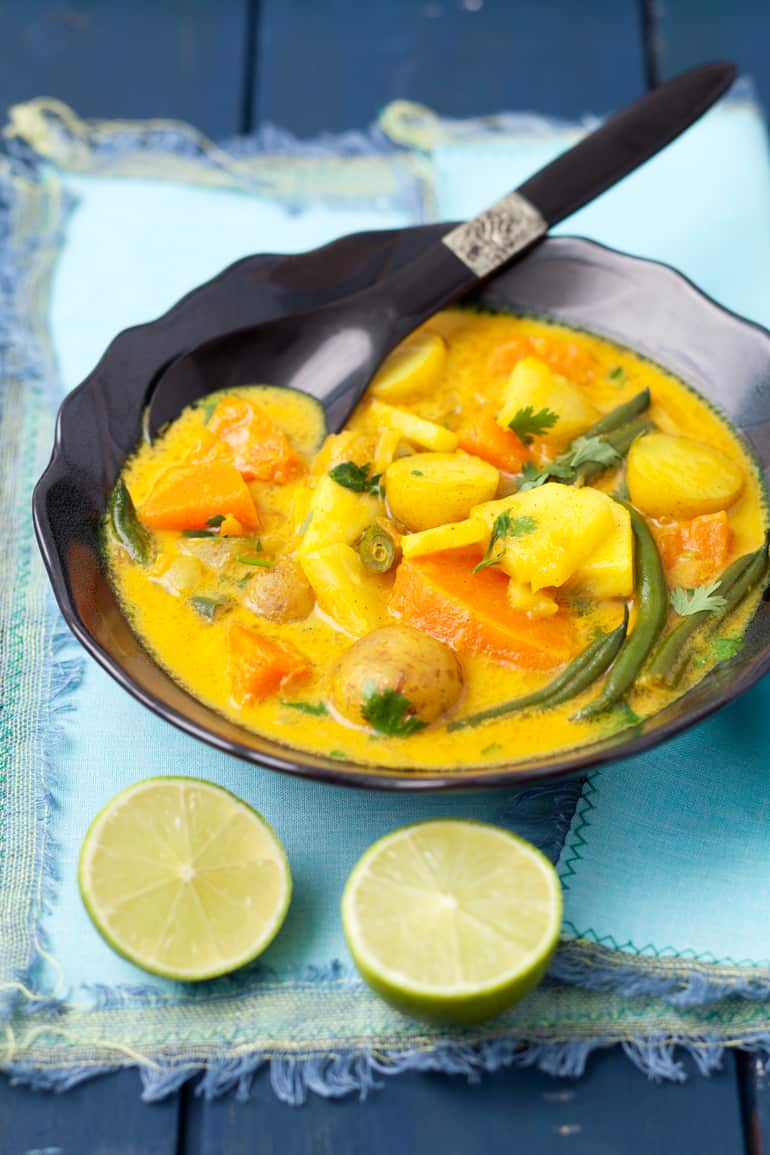 Curry wegetariańskie na 4 sposoby curry z ananasem