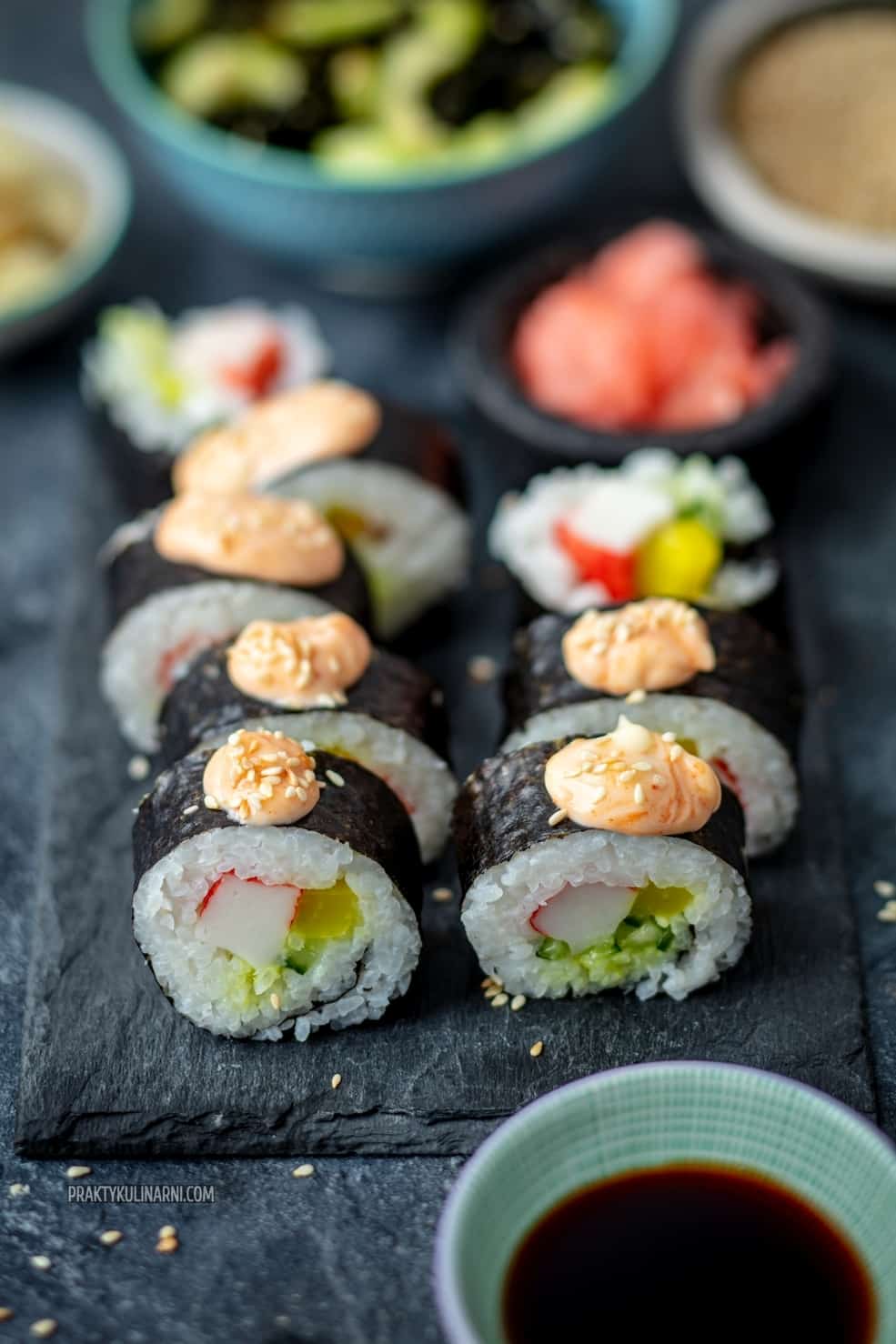 Jak zrobić domowe sushi? Jak ugotować ryż do sushi? Sushi dla początkujących. futomaki